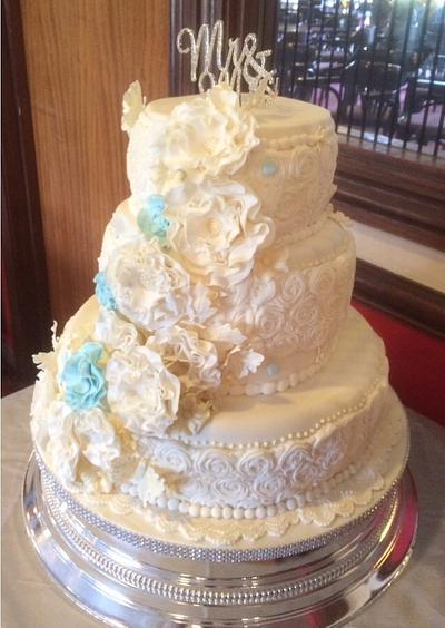 Flowers and Butterflies wedding cake - Cake by Jollyjilly