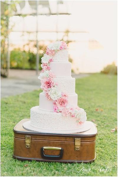 Lace and Roses - Cake by liesel