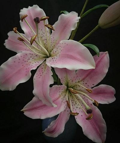 Stargazer Lilies - Cake by Escaped to Sugarland