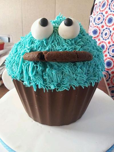 Giant Cookie Monster Cupcake - Cake by Daniela