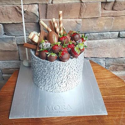 Strawberry Cake - Cake by Mora Cakes&More