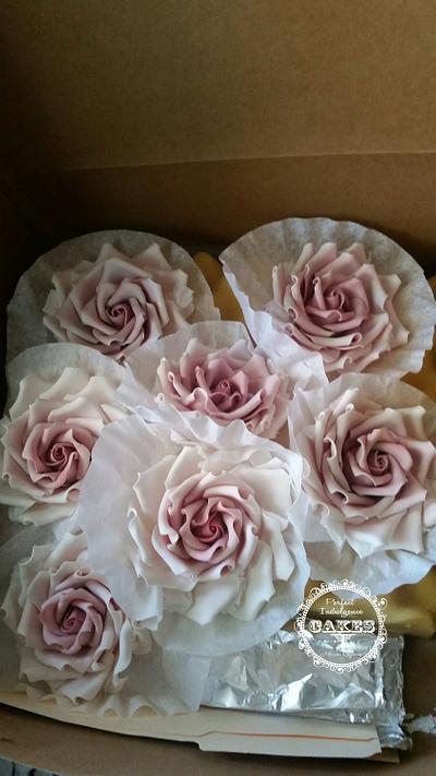 Vintage roses - Cake by Maria Cazarez Cakes and Sugar Art