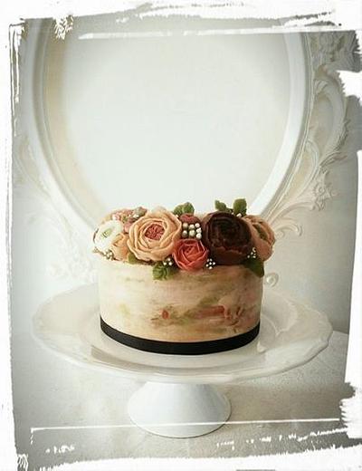 glossy buttercream flowers - Cake by Nicole Veloso