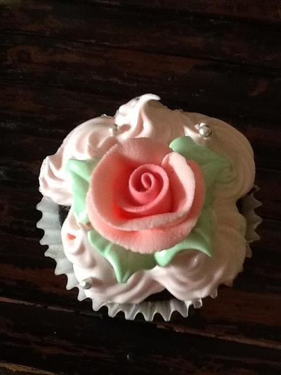 cupcake with rose icing flower - Cake by Imee