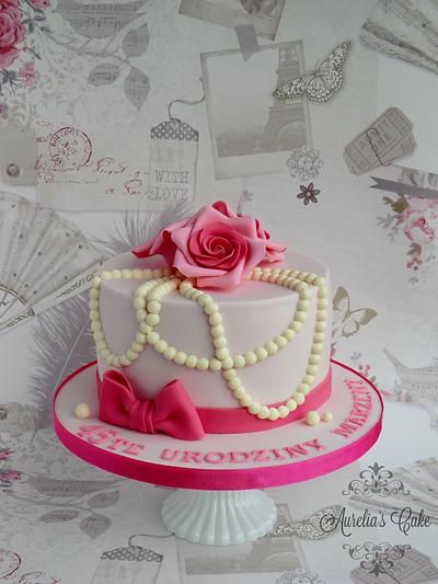 Roses and pearls - Cake by Aurelia's Cake
