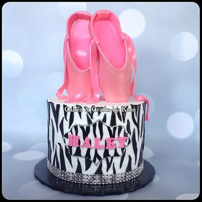 On Pointe!  - Cake by Cakes & Crafts by Kass 