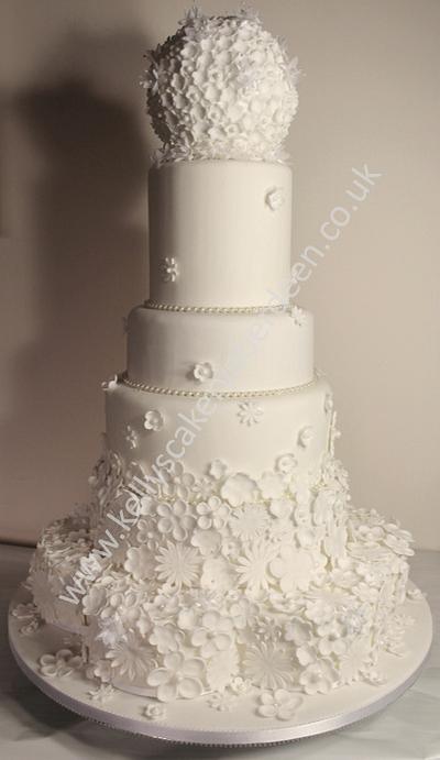 White flower wedding cake - Cake by Kellys Cakery