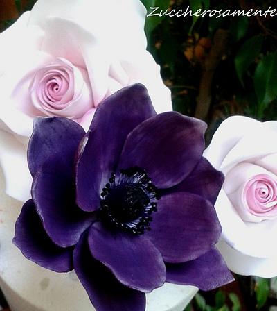 Gumpaste anemone and roses - Cake by Silvia Tartari