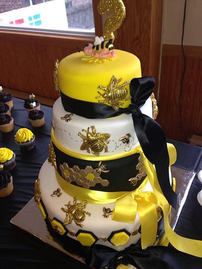 Bee theme cake  - Cake by kangaroocakegirl