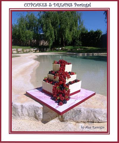 WILD BERRIES WEEDDING CAKE - Cake by Ana Remígio - CUPCAKES & DREAMS Portugal