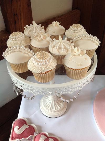 Vintage cupcakes - Cake by Iced Images Cakes (Karen Ker)