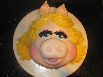 miss piggy/ Kermit and animal  - Cake by d and k creative cakes