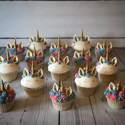 Unicorn cupcakes  - Cake by Maria-Louise Cakes