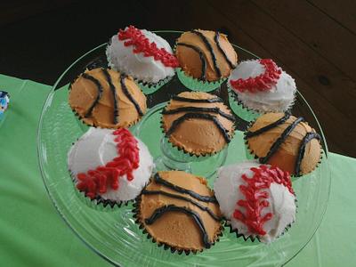 Sports cupcakes - Cake by Heather