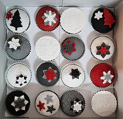 Christmas cupcakes - Cake by Tirki