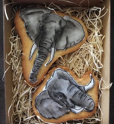 Elephant - Cake by Teewsweet