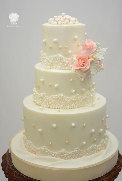 Wedding Cake with Pearls  - Cake by Sugarpixy