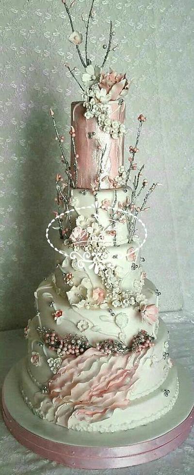 A majestic birthday cake - Cake by Fées Maison (AHMADI)