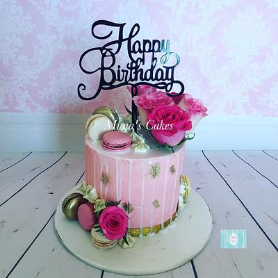 pink & gold beauty  - Cake by Muna's Cakes 