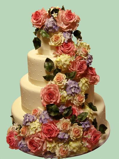 Floral cascade - Cake by Estrele Cakes 