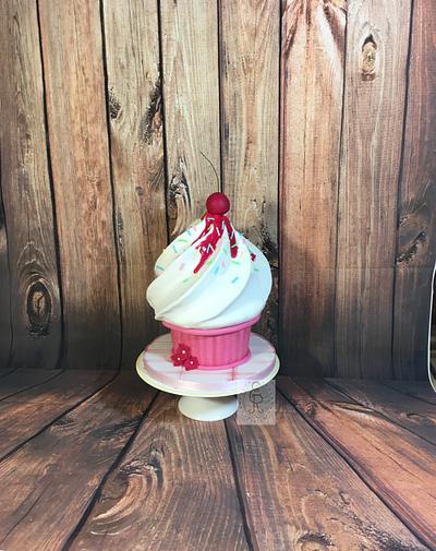 Gigant Cupcake  - Cake by ER Torten