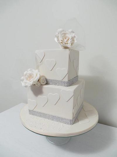Ivory hearts & roses... - Cake by Sweet Bea's