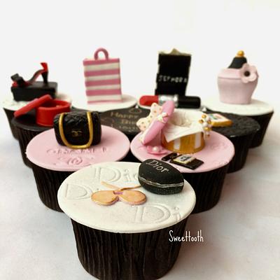 Customised Cupcakes - Cake by Swati Deroliya