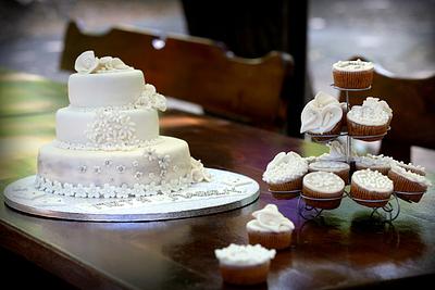 Christening Cake and Cupcakes - Cake by carouselselsel