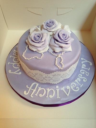 Vintage anniversary in purple - Cake by Enchanting Cupcakes hobby cakes