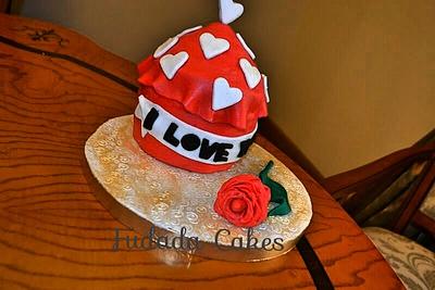 Valentine's giant cupcake - Cake by Fatema Elnashar