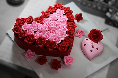 A box full of roses - Cake by Susanna Sequeira