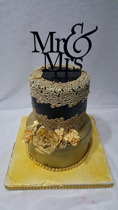 Black is Gold - Cake by Karamelo Cakes & Pastries