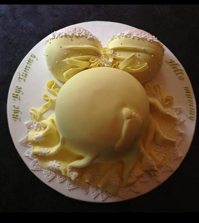 Baby shower baby belly cake - Cake by Baked Stems