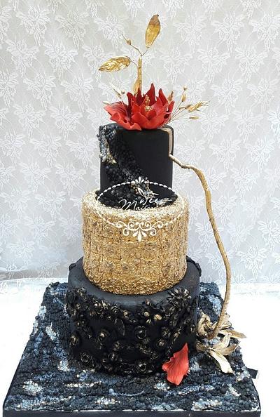 Stylish Black & Gold cake - Cake by Fées Maison (AHMADI)