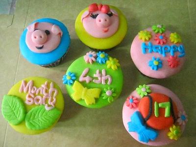 Pig cupcake and cake pops - Cake by susana reyes