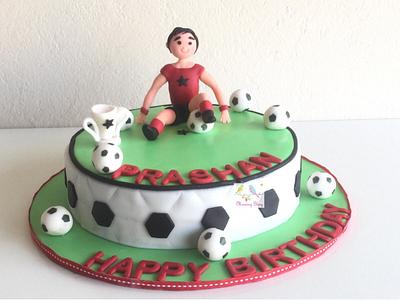 Football theme - Cake by morningglorycakes