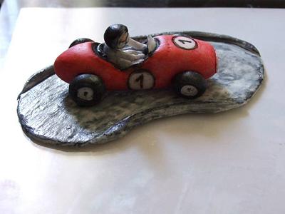 old race car - Cake by HERMUZCakes (Carmen Hdez)