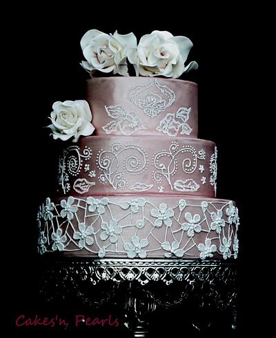 Lacework and applique - Cake by Monica Florea
