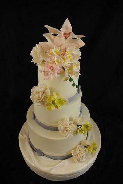 Wedding Blooms - Cake by Sugarpixy