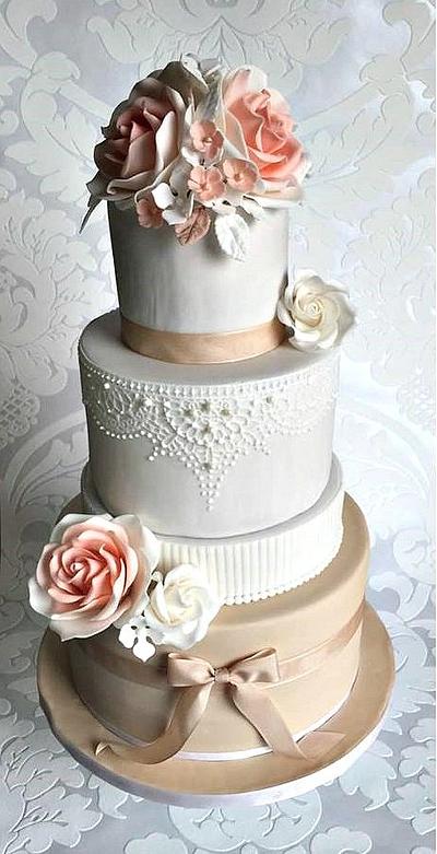 Wedding with lace - Cake by Frufi