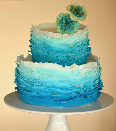 fondant frills with cabbage rose - Cake by giveandcake