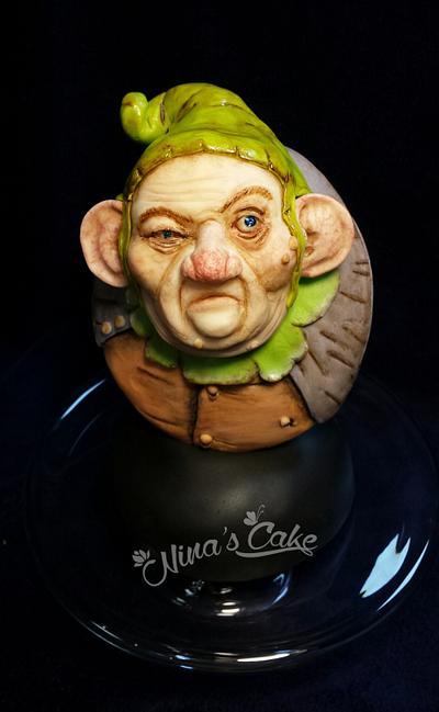 Old Elf - Cake by Anna Piscitelli