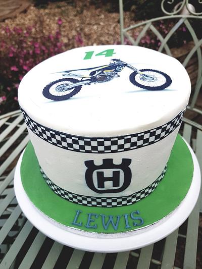 A simple cake for a motocross fan  - Cake by Dawn Wells