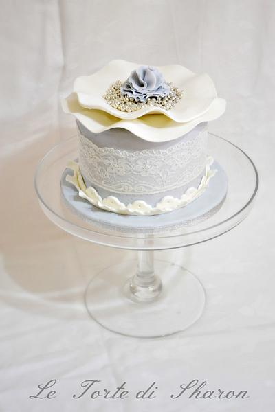 Chic grey cake - Cake by LeTortediSharon