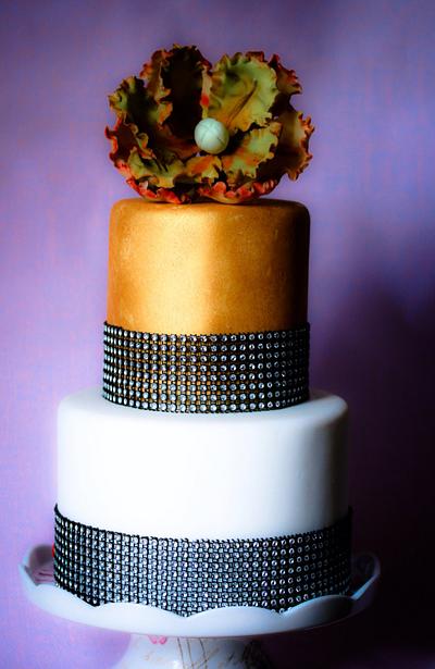 White and gold wedding cake !  - Cake by Ancy