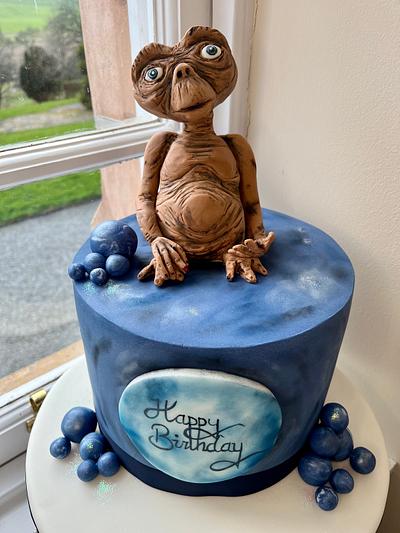 ET  - Cake by Missyclairescakes