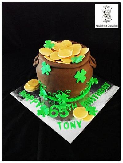 Irish Pot of Gold - Cake by madaboutcupcakes