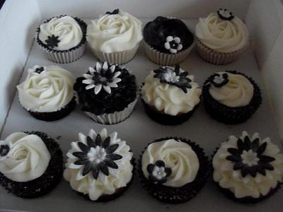 simply black and white - Cake by Tinascupcakes