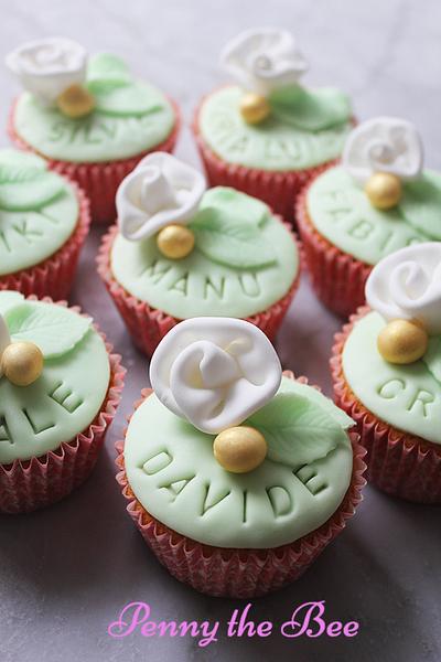 Cupcakes as 'Place cards' - Cake by Penny the Bee