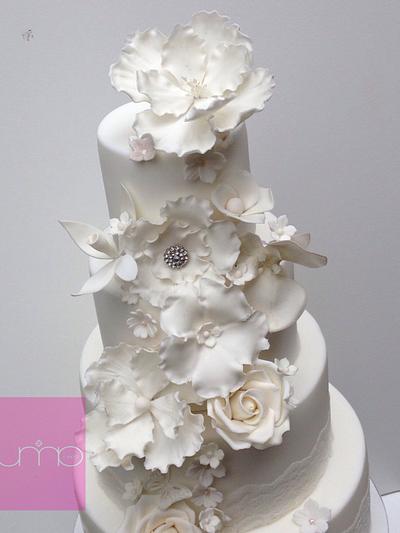 White Wedding Cake - Cake by Daba1